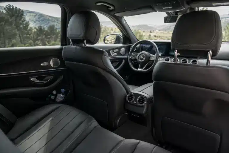 Taxi La Crau 83260 : intérieur cuir berline Mercedes Classe E