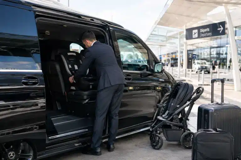 Taxi siège auto le Beausset : installation avant un transfert aéroport
